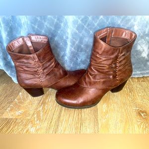Bare Traps Brown booties